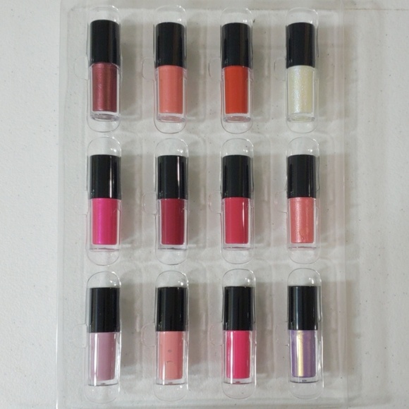 - 12-Day All About Lips Advent Calendar, Cre - Picture 2 of 4